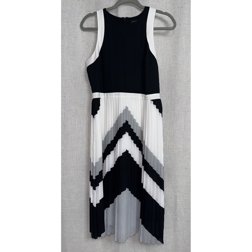 Banana Republic Women's Black White Gray Sleeveless Chevron Dress Pleated Size 6 - Picture 2 of 6